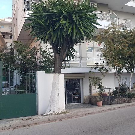 Aralis Rooms Sarandë エクステリア 写真