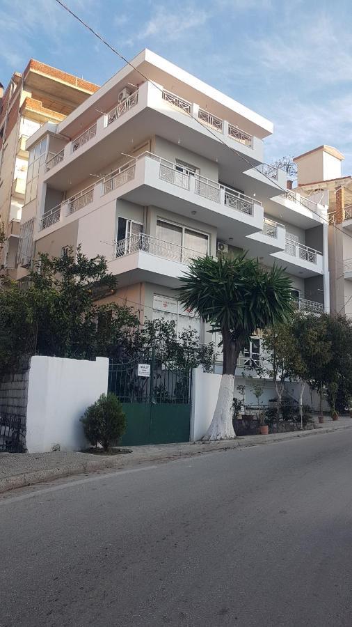 Aralis Rooms Sarandë エクステリア 写真