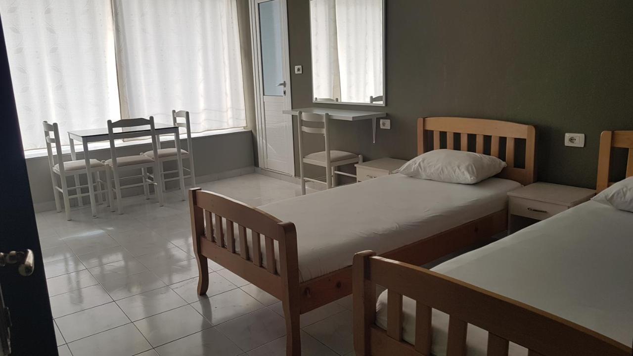 Aralis Rooms Sarandë エクステリア 写真