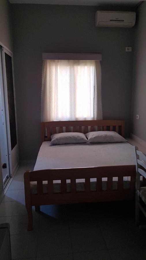 Aralis Rooms Sarandë エクステリア 写真
