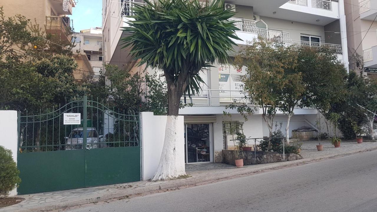 Aralis Rooms Sarandë エクステリア 写真