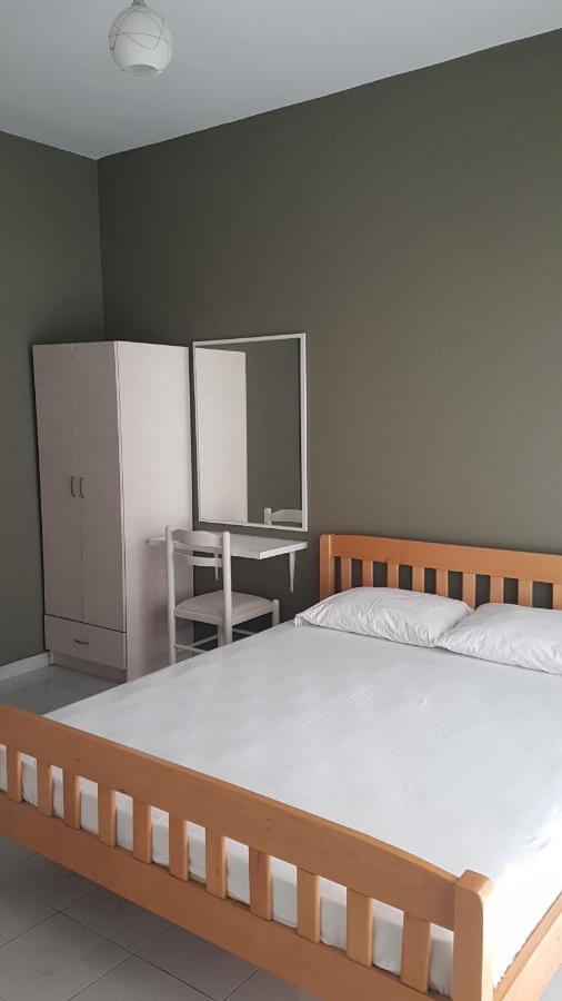 Aralis Rooms Sarandë エクステリア 写真