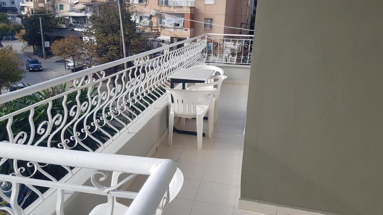 Aralis Rooms Sarandë エクステリア 写真