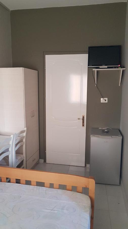 Aralis Rooms Sarandë エクステリア 写真