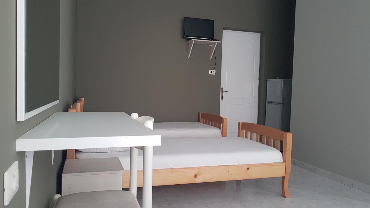 Aralis Rooms Sarandë エクステリア 写真