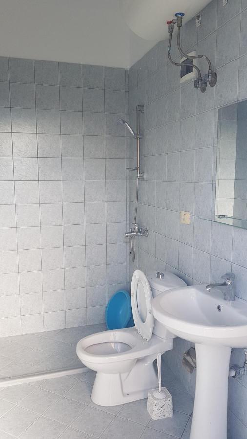 Aralis Rooms Sarandë エクステリア 写真