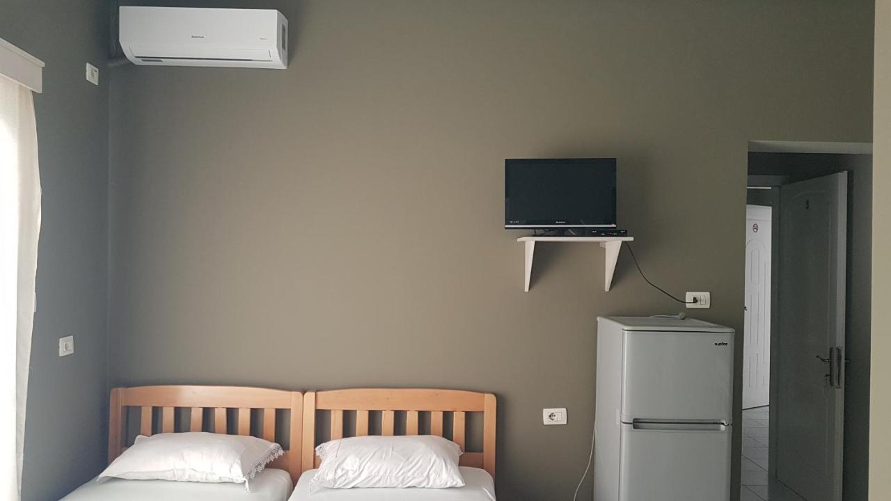 Aralis Rooms Sarandë エクステリア 写真