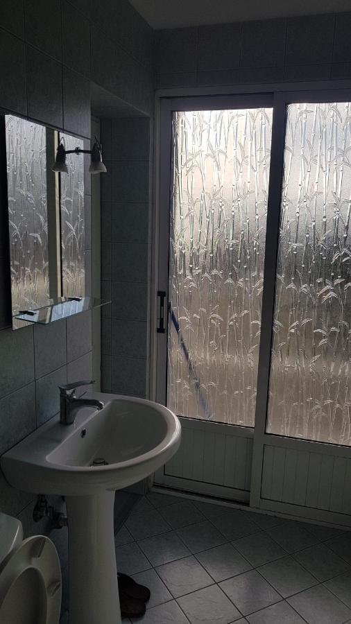Aralis Rooms Sarandë エクステリア 写真