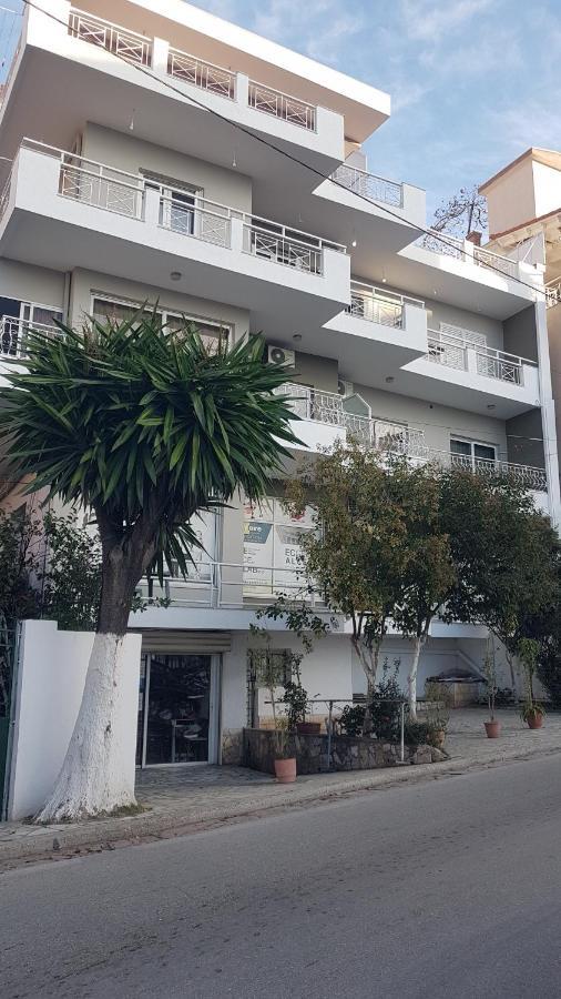 Aralis Rooms Sarandë エクステリア 写真