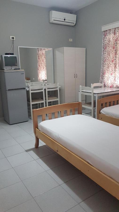 Aralis Rooms Sarandë エクステリア 写真