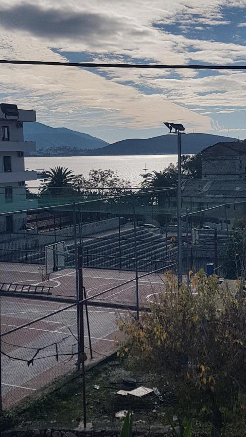Aralis Rooms Sarandë エクステリア 写真