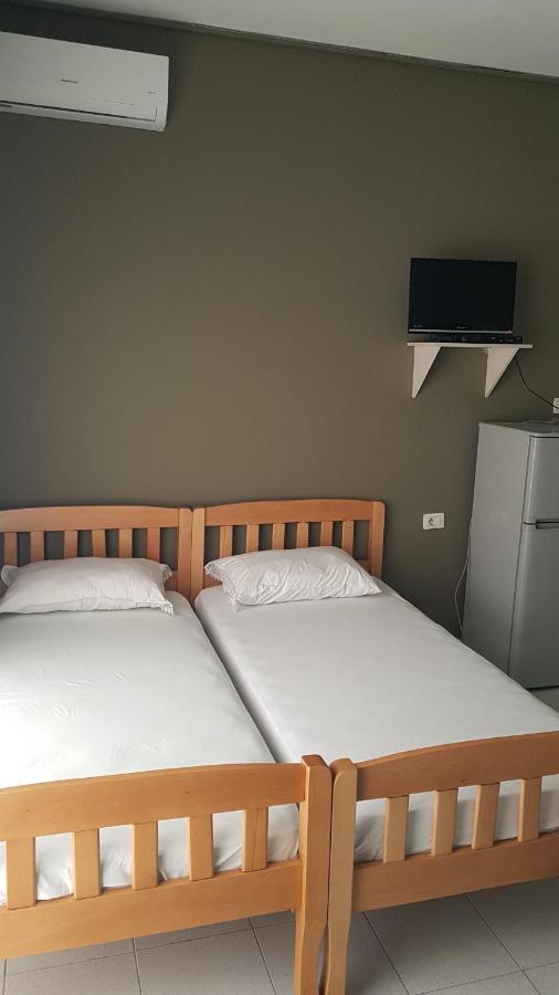Aralis Rooms Sarandë エクステリア 写真