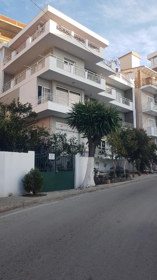 Aralis Rooms Sarandë エクステリア 写真