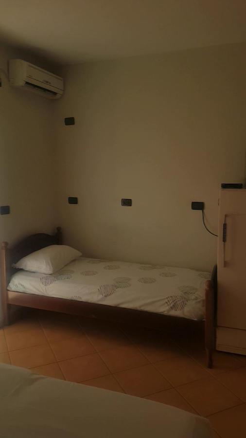 Aralis Rooms Sarandë エクステリア 写真